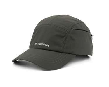 Gorra deportiva estampada