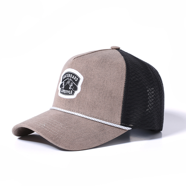 Gorra de camionero ligera con logotipo bordado personalizado de 5 paneles 