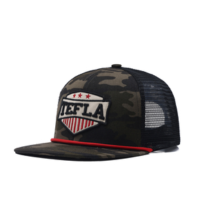 Gorra de camionero de camuflaje con dise&ntilde;o de marca y logotipo bordado grande personalizado de 6 paneles con ala plana 