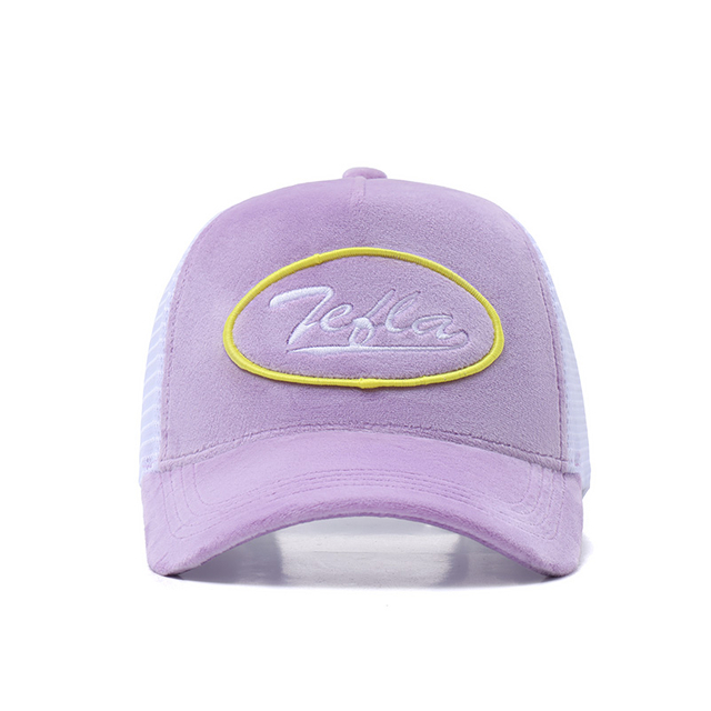 Mejora tu colecci&oacute;n de sombreros con nuestra gorra Trucker de gamuza de 5 paneles